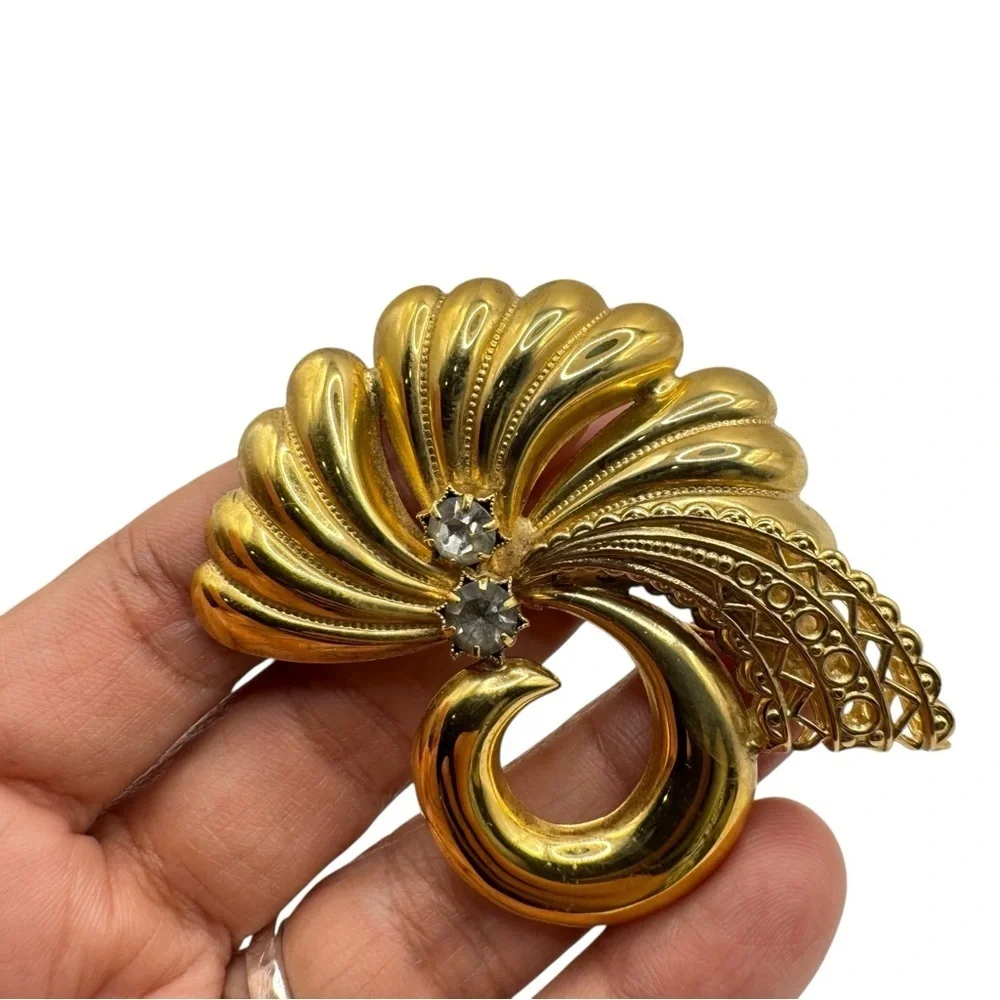 Vintage Gold Tone Swirl Fan Brooch Clear Rhinestone Statement Pin 3.5” x 2.25”